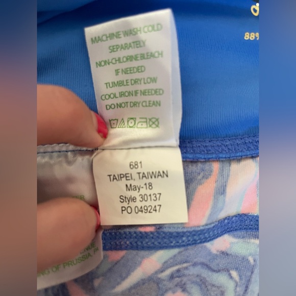 Lilly Pulitzer Women’s Medium Luxletic Tamara legging in Twilight Blue Scale Up - Picture 9 of 16